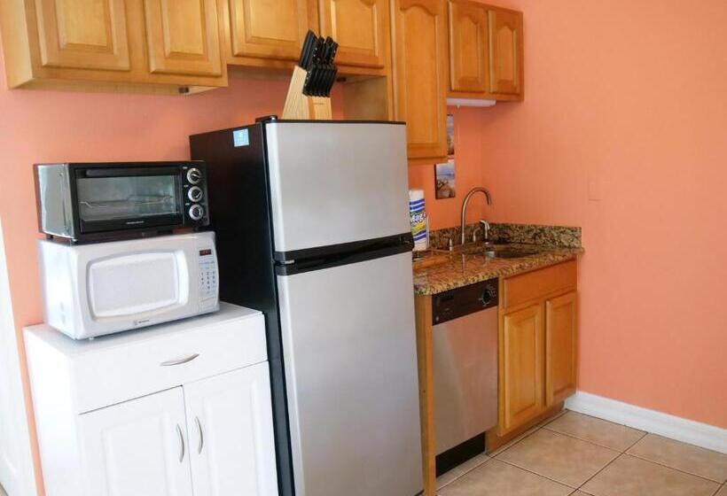 בית מלון כפרי The Sea Spray Resort