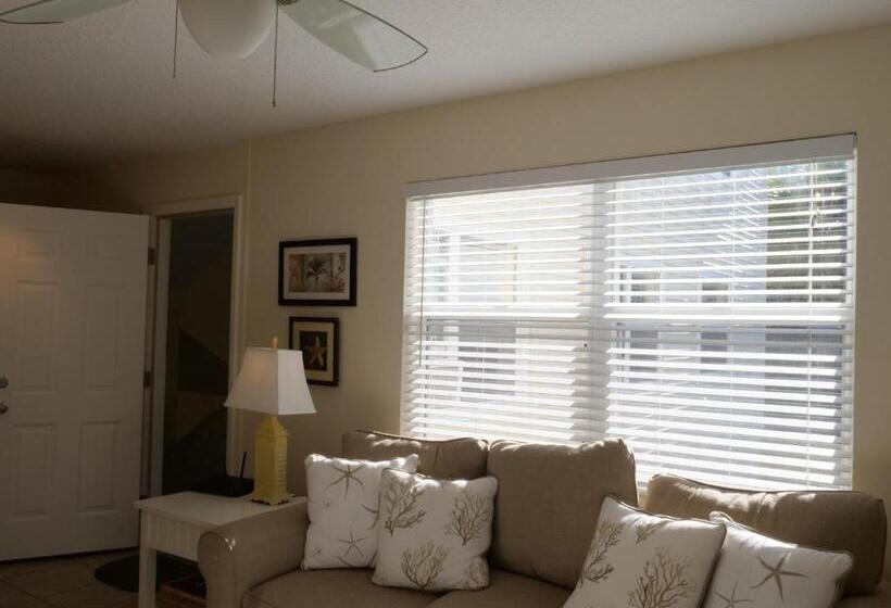 בית מלון כפרי The Sea Spray Resort