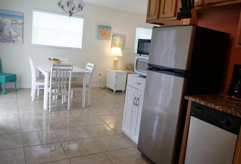 בית מלון כפרי The Sea Spray Resort