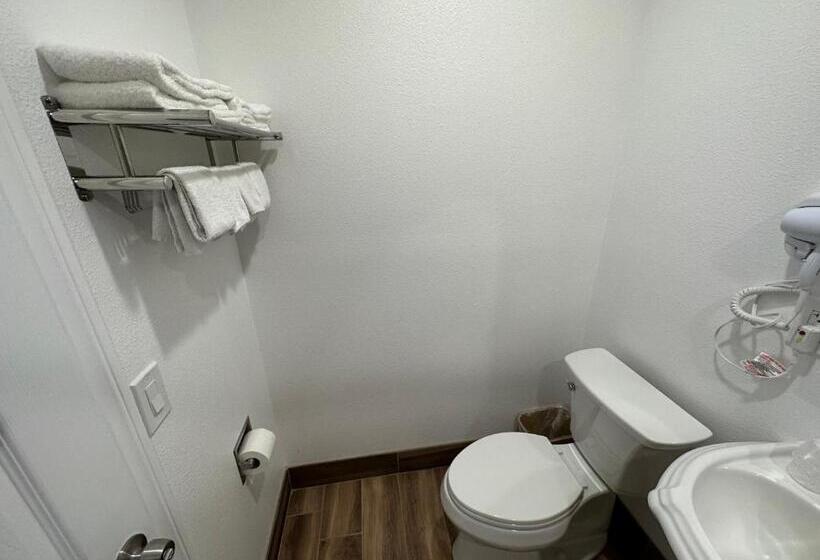 酒店 Town And Country Inn