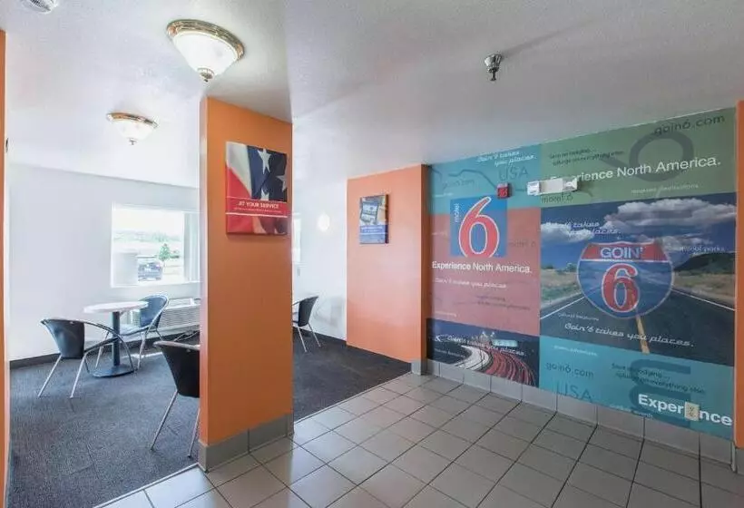 Motel 6 Omaha Central