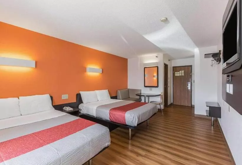 Motel 6 Omaha Central