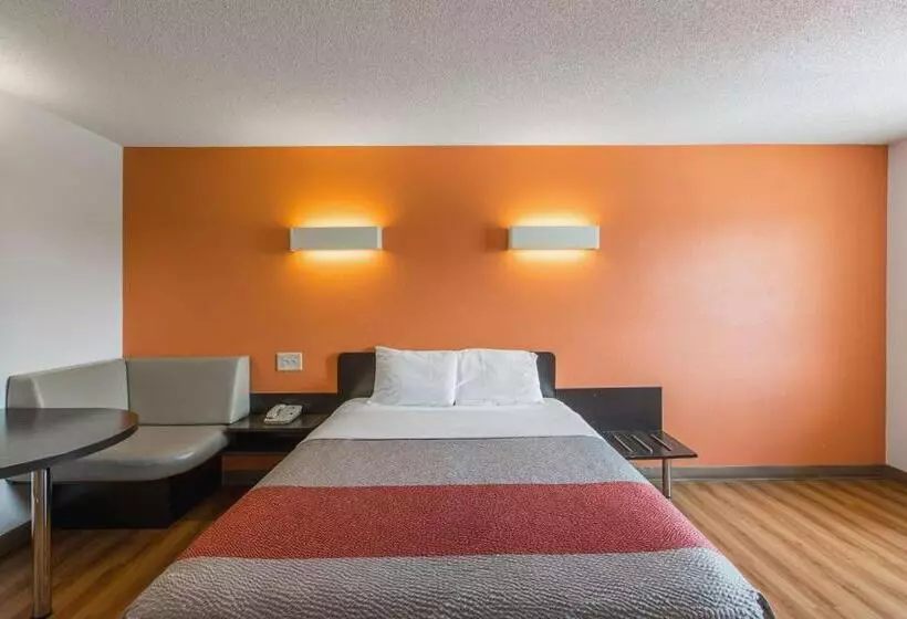 Motel 6 Omaha Central