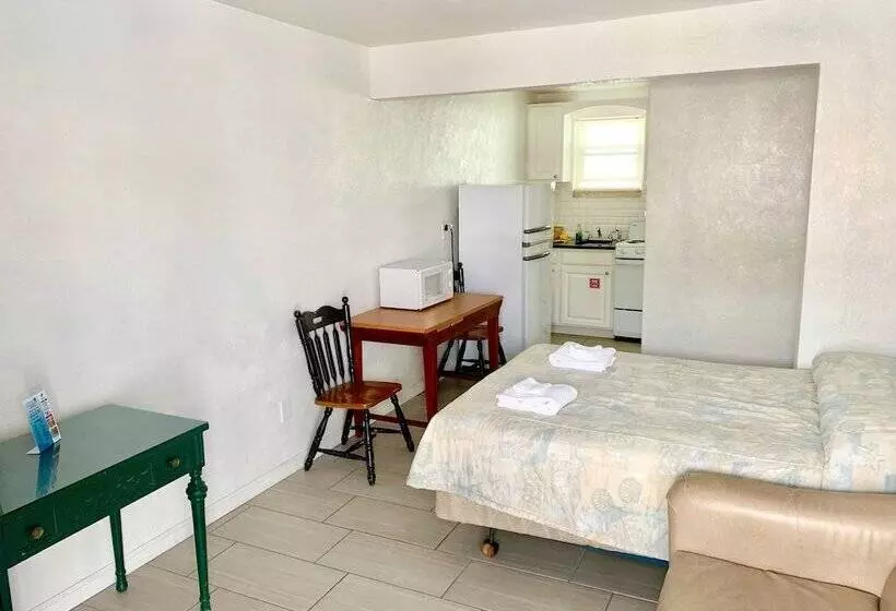 White Caps Motel