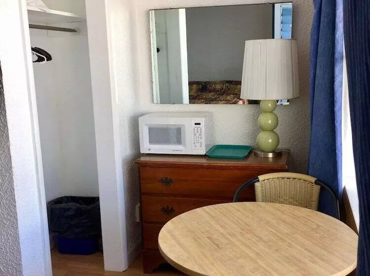 White Caps Motel