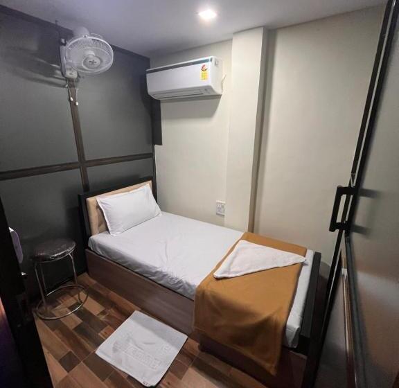 Albergue Golden Sands Dormitory And Cabin Stay