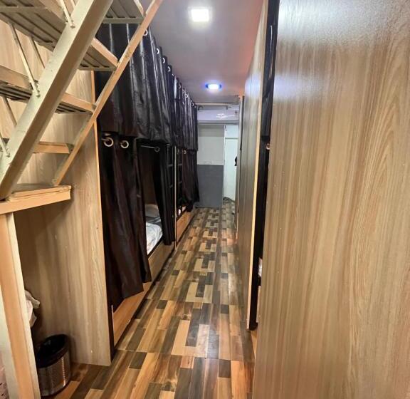 Albergue Golden Sands Dormitory And Cabin Stay