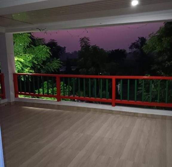 Bed and Breakfast Mondal Home Stay