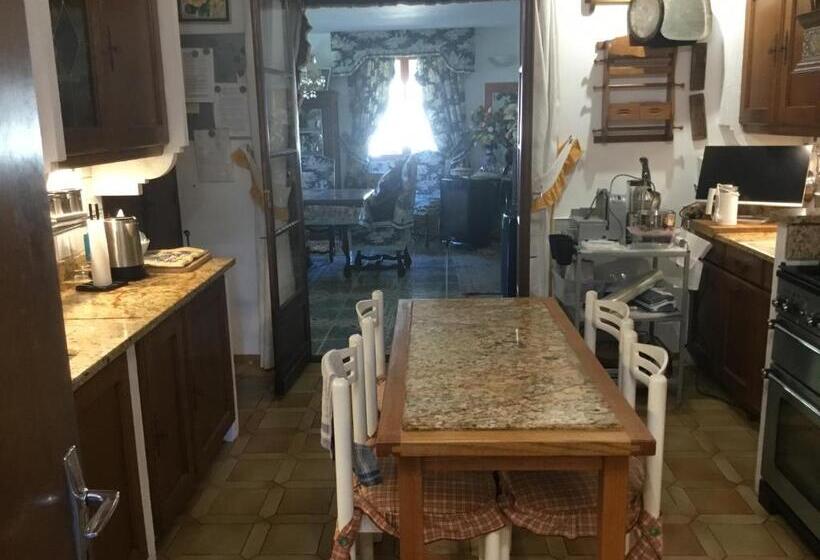 Bed and Breakfast Villa La Cerisaie