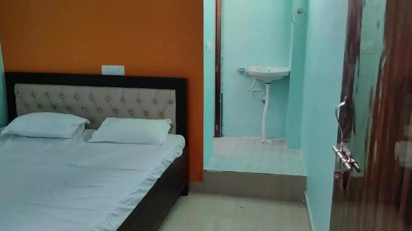 D Lazeez Hotel & Restaurant