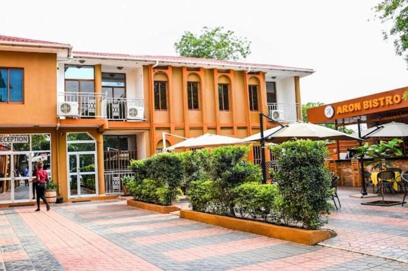 هتل Aron International