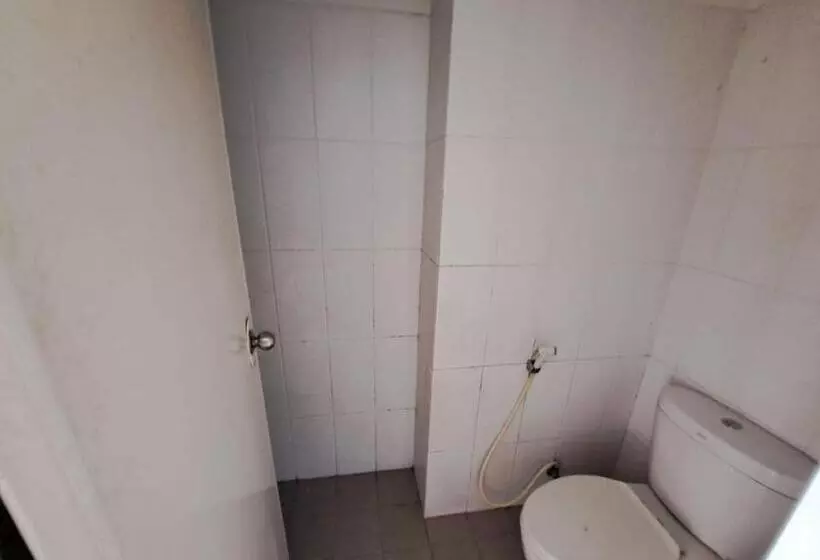 ホテル Oyo Life 93106 Apartement Grand Sentraland By Andi