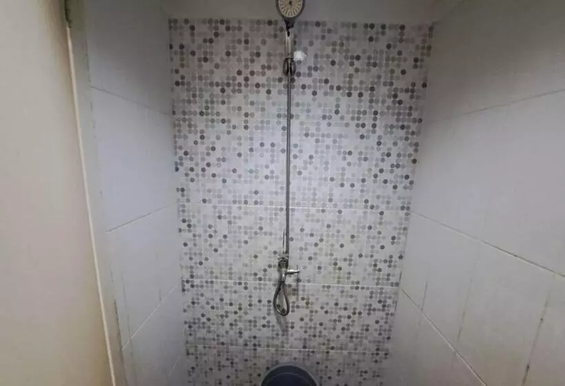 ホテル Oyo Life 93106 Apartement Grand Sentraland By Andi