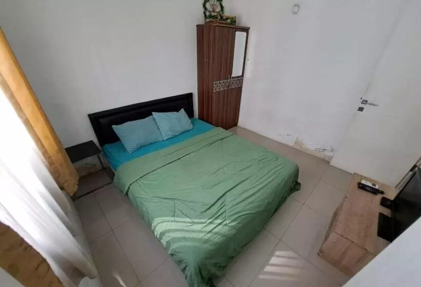 ホテル Oyo Life 93106 Apartement Grand Sentraland By Andi