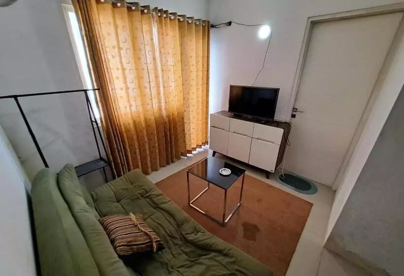 ホテル Oyo Life 93106 Apartement Grand Sentraland By Andi