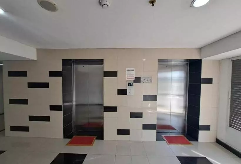 ホテル Oyo Life 93106 Apartement Grand Sentraland By Andi