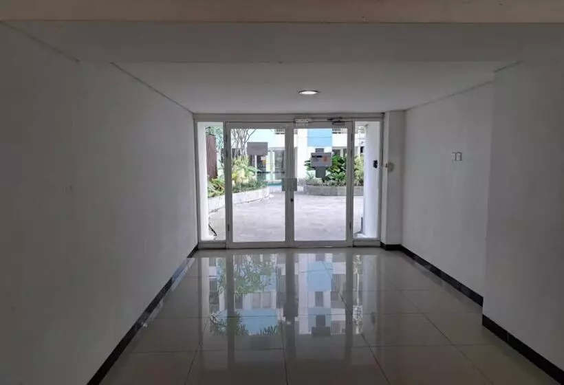 ホテル Oyo Life 93106 Apartement Grand Sentraland By Andi