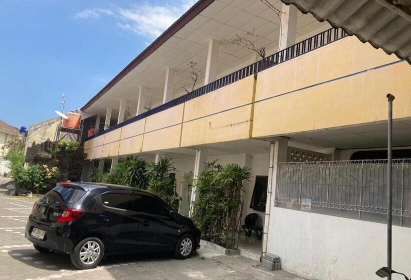 בית מלון כפרי Surya Citra Jogja A Mitra Reddoorz