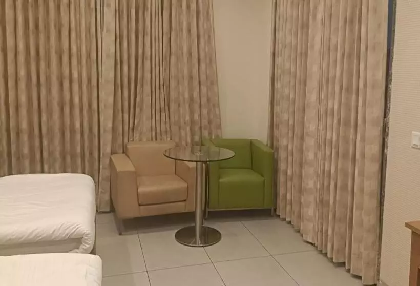 ホテル The Prince Highway