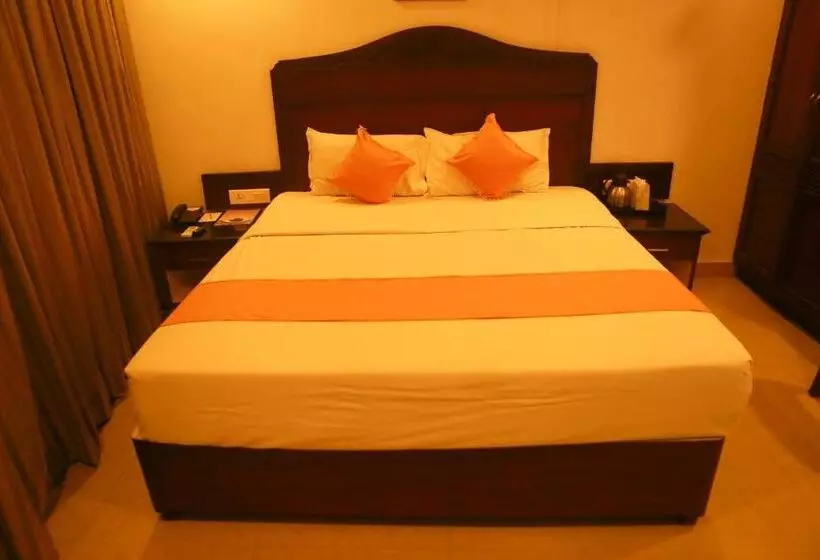 ホテル The Vijaya Palace