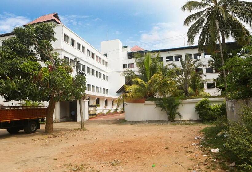 בית מלון כפרי The Vijaya Palace