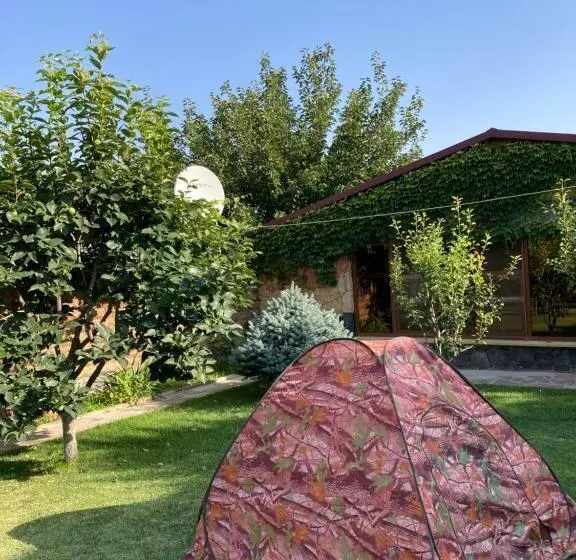 پانسیون Green Garden Guest House