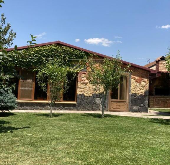 پانسیون Green Garden Guest House