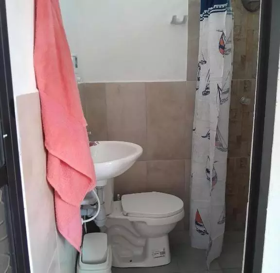 ペンション Hostal Rojoyale Capurgana