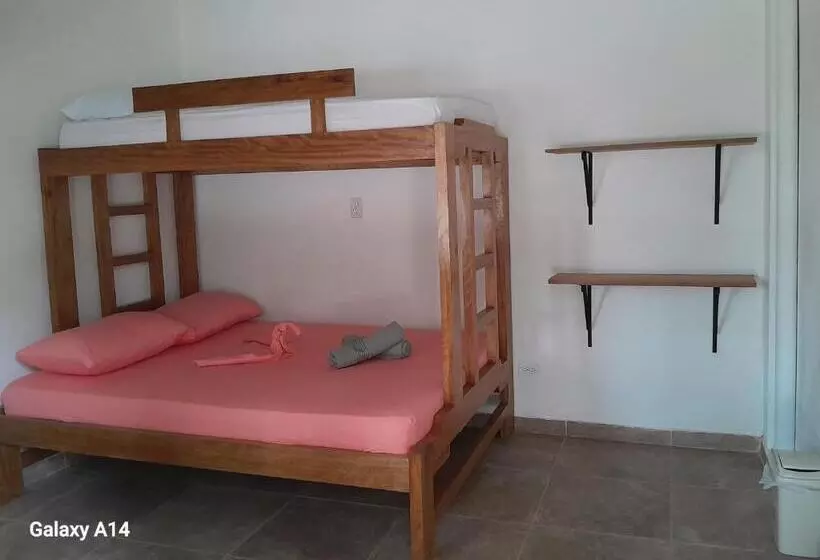 ペンション Hostal Rojoyale Capurgana
