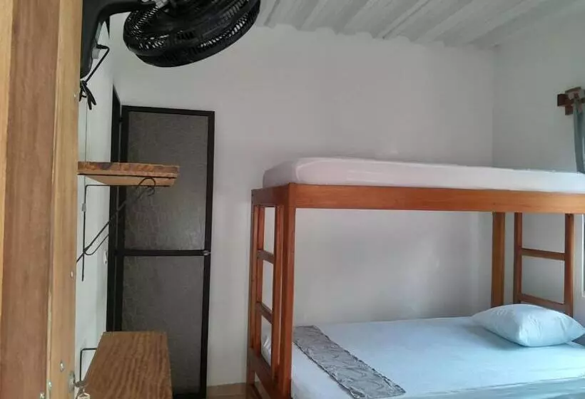 ペンション Hostal Rojoyale Capurgana