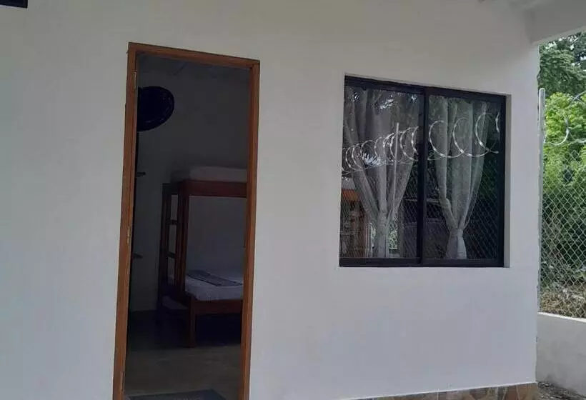 ペンション Hostal Rojoyale Capurgana