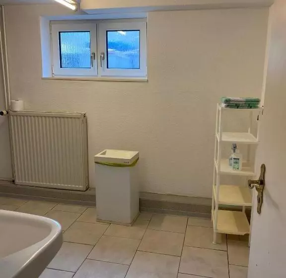 ペンション Van Kim 2   Souterrain Monteurwohnung