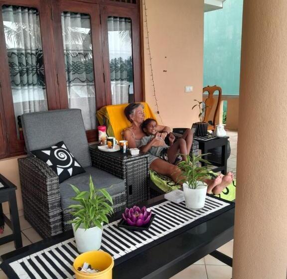 مبيت وإفطار Queen S Inn