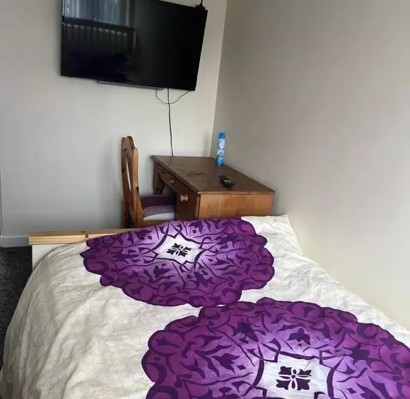 Aamiaismajoitus (B&B) Self Contained Room, En Suite With Separate Lockable Front Door, Located In An Exclusive Area