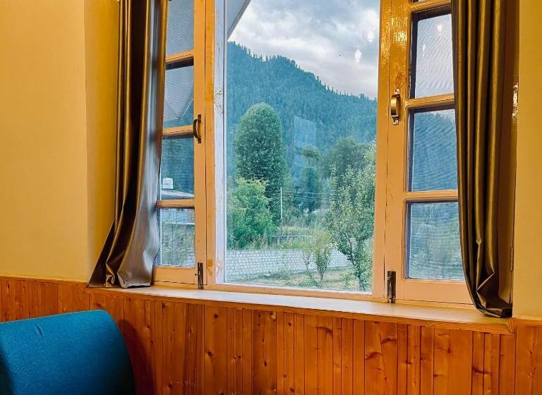 Flüstern  A Boutique Hostel