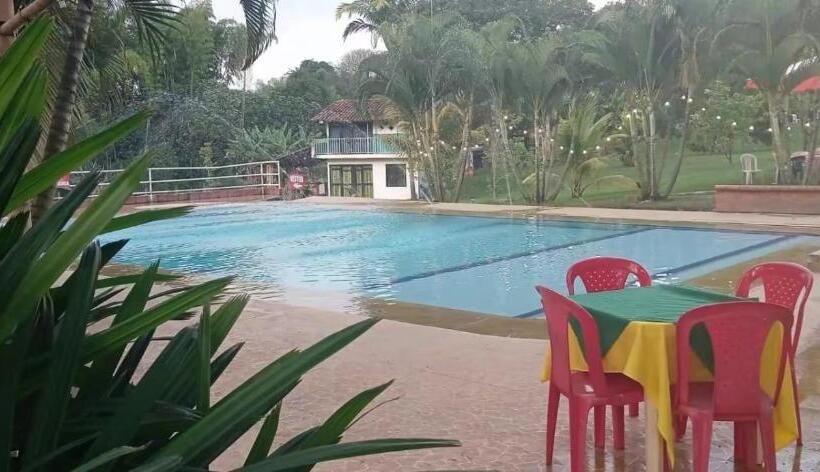 هتل Club Recreativo La Karola