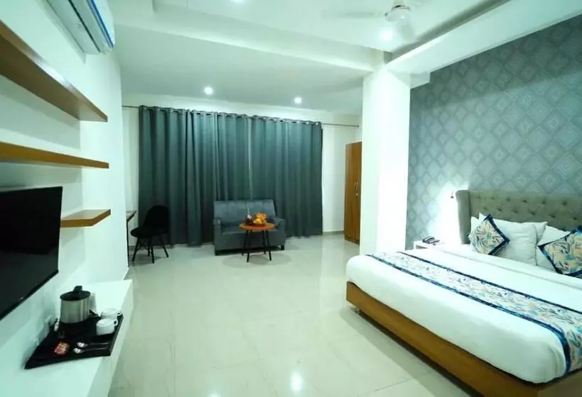 هتل Royal Crown Erica, Zirakpur