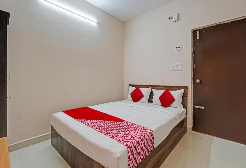 בית מלון כפרי Oyo Sri Ranga Boarding & Lodging