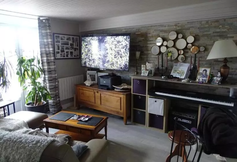 Majatalo Chambre Bleue à L étage Bien équipée Chez Fred