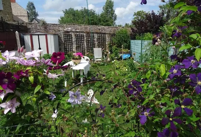 Majatalo Chambre Bleue à L étage Bien équipée Chez Fred
