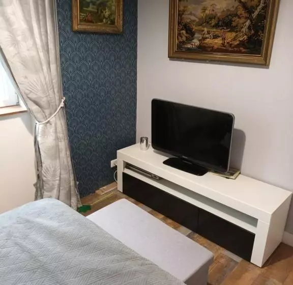 Majatalo Chambre Bleue à L étage Bien équipée Chez Fred