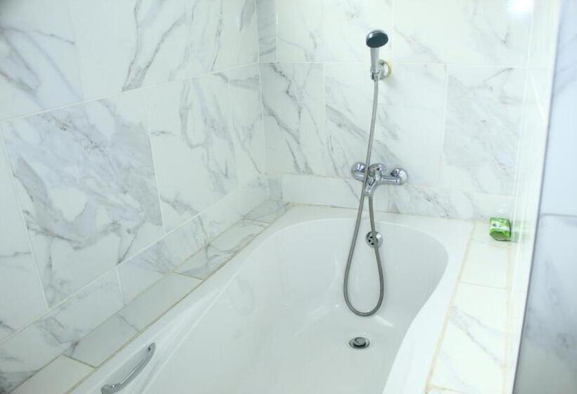 פנסיון Suprime Hotels And Conference