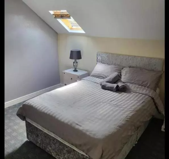 Majatalo The Dublin Packet Family Room 4