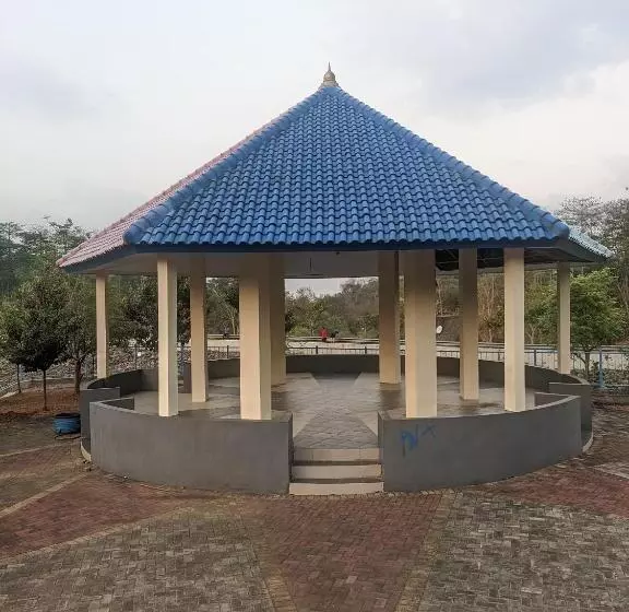 Pensione Wisma Vananda Tembalang