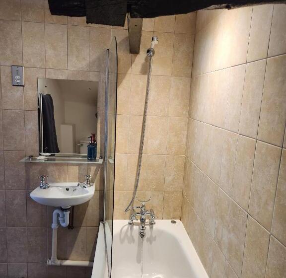 הוסטל The New Inn