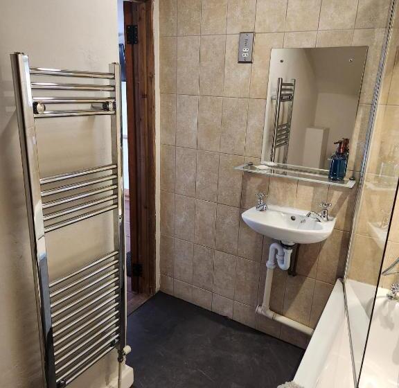 הוסטל The New Inn