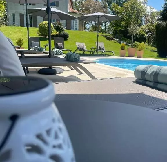 Aamiaismajoitus (B&B) Les 15 Chenes Chambres D Hôtes, Parc Arboré De 5000 M2 à 20km Du Puydufou Une Suite Familiale Et 3 C