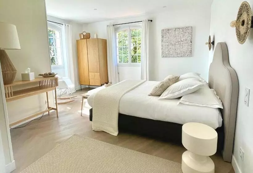 Aamiaismajoitus (B&B) Les 15 Chenes Chambres D Hôtes, Parc Arboré De 5000 M2 à 20km Du Puydufou Une Suite Familiale Et 3 C