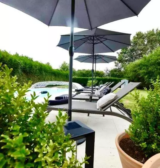 Aamiaismajoitus (B&B) Les 15 Chenes Chambres D Hôtes, Parc Arboré De 5000 M2 à 20km Du Puydufou Une Suite Familiale Et 3 C