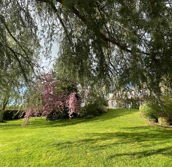 住宿加早餐  Les 15 Chenes Chambres D Hôtes, Parc Arboré De 5000 M2 à 20km Du Puydufou Une Suite Familiale Et 3 C